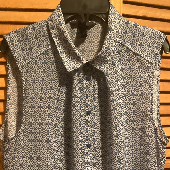 H&M Blue, Gold & Black Graphic Design Chiffon Sleeveless High Low Top - Picture 3 of 12